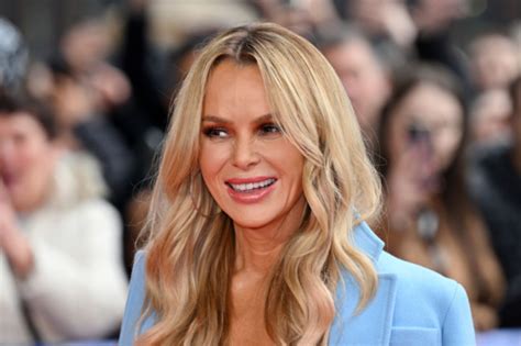 Amanda Holden stuns in phenomenal new bikini photo